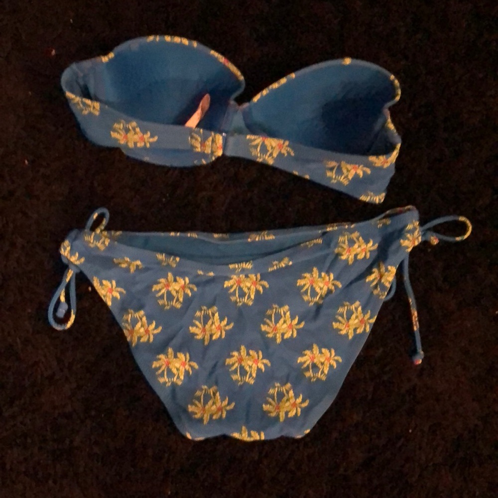 Bikini - Picture 2 of 2
